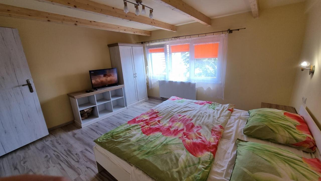 Apartmany Sebastian プリビリナ エクステリア 写真