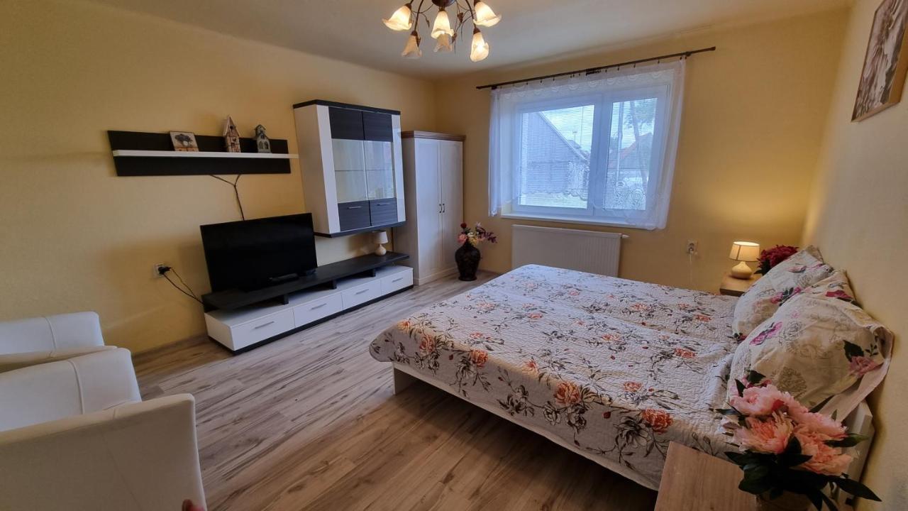 Apartmany Sebastian プリビリナ エクステリア 写真